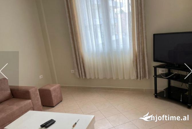 Shtepi me qera Apartament ne Tirane, 1+1, Mobilimi E mobiluar, Pagesa 40,000  Leke.