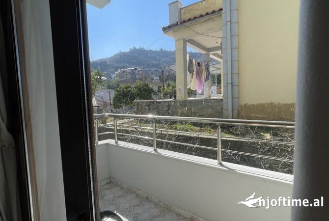 Shtepi me qera Apartament ne Tirane, 3+1, Mobilimi E mobiluar, Pagesa 450  Euro.