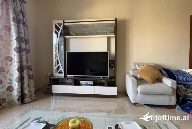 Shtepi me qera Apartament ne Tirane, 3+1, Mobilimi E mobiluar, Pagesa 450  Euro.