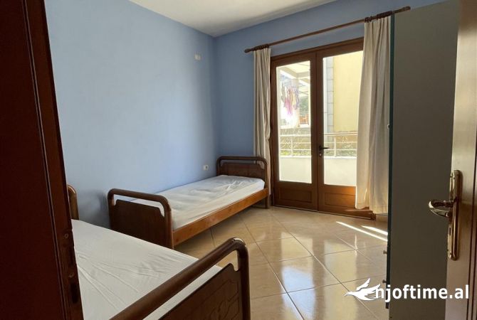 Shtepi me qera Apartament ne Tirane, 3+1, Mobilimi E mobiluar, Pagesa 450  Euro.