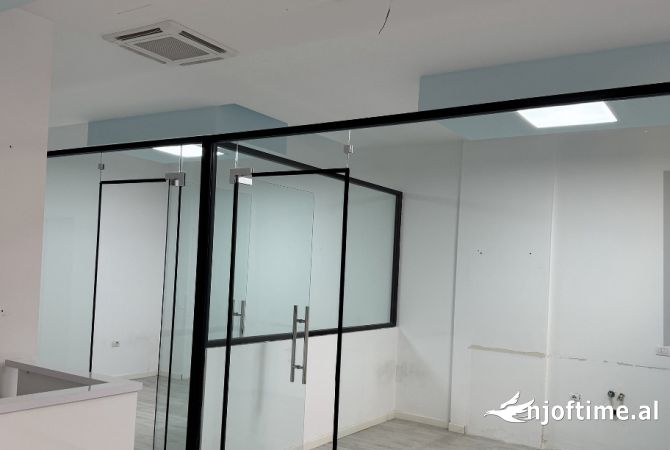Ambient biznesi me qera 1+1 ne Tirane - 120,000 Leke