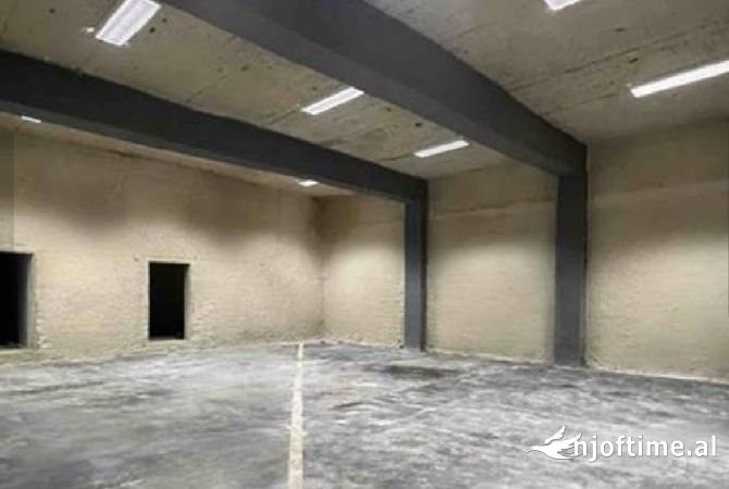 Jepet magazine 2 kateshe me qera ne Sauk , (mund te ndahet ne 2 pjese)