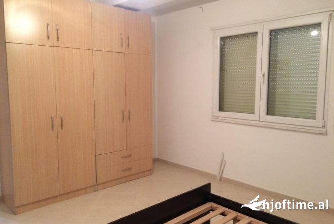 Shtepi me qera Apartament ne Tirane, 1+1, Mobilimi E mobiluar, Pagesa 400  Euro.