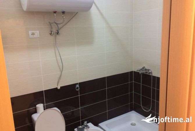 Shtepi me qera Apartament ne Tirane, 1+1, Mobilimi E mobiluar, Pagesa 400  Euro.