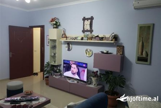 Shtepi ne shitje Apartament ne Tirane, 1+1, Mobilimi E mobiluar, Pagesa 92,000  Euro.