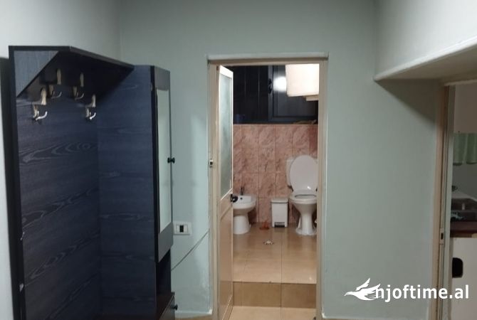 Shtepi me qera Shtepi Private ne Tirane, 1+1, Mobilimi E mobiluar, Pagesa 400  Euro.