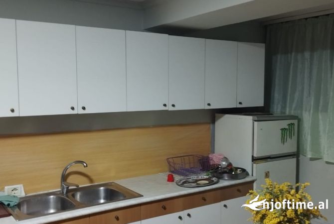 Shtepi me qera Shtepi Private ne Tirane, 1+1, Mobilimi E mobiluar, Pagesa 400  Euro.