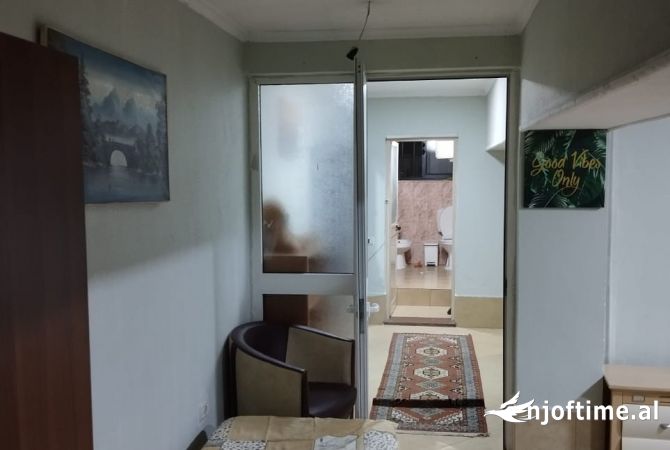 Shtepi me qera Shtepi Private ne Tirane, 1+1, Mobilimi E mobiluar, Pagesa 400  Euro.