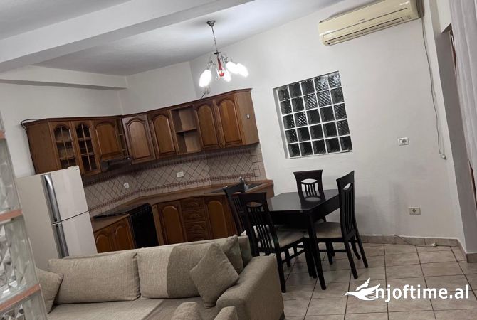 Shtepi me qera Apartament ne Tirane, 1+1, Mobilimi E mobiluar, Pagesa 500  Euro.