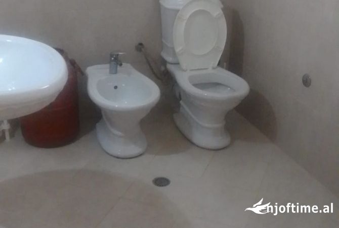 Shtepi me qera 1+1 ne Tirane - 30,000 Leke