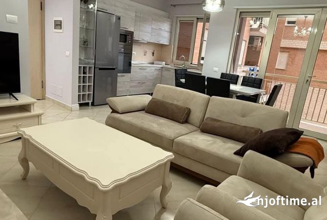 Shtepi ne shitje Apartament ne Tirane, 2+1, Mobilimi E mobiluar, Pagesa 192,000  Euro.