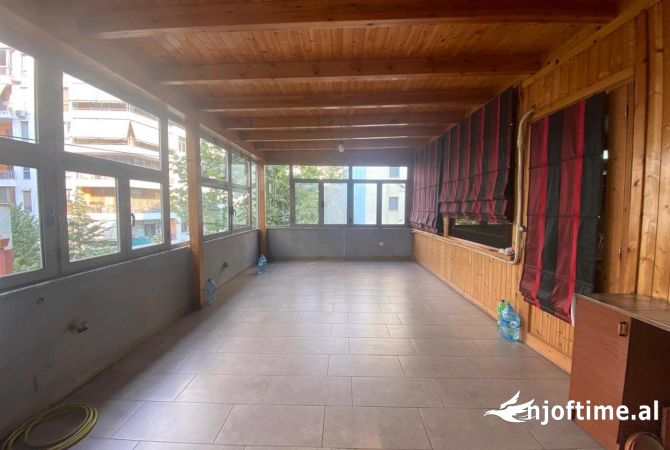 Shtepi ne shitje Apartament ne Tirane, 2+1, Mobilimi E mobiluar, Pagesa 145,000  Euro.