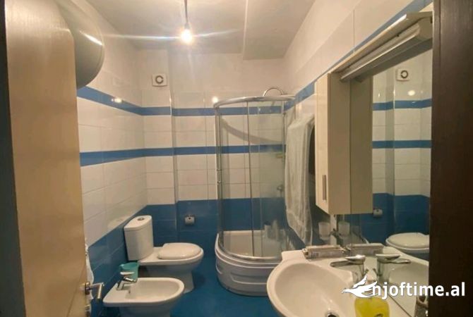 Shtepi ne shitje Apartament ne Tirane, 2+1, Mobilimi E mobiluar, Pagesa 145,000  Euro.