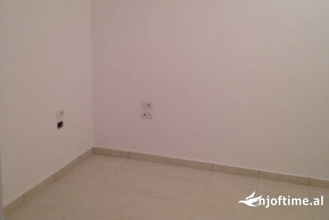 Shtepi me qera Apartament ne Tirane, 3+1, Mobilimi Bosh, pa mobiluar, Pagesa 38,000  Leke.