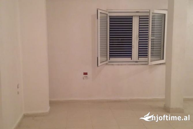 Shtepi me qera Apartament ne Tirane, 3+1, Mobilimi Bosh, pa mobiluar, Pagesa 38,000  Leke.