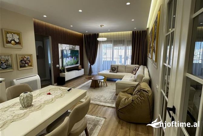Shtepi ne shitje Apartament ne Tirane, 2+1, Mobilimi E mobiluar, Pagesa 252,900  Euro.