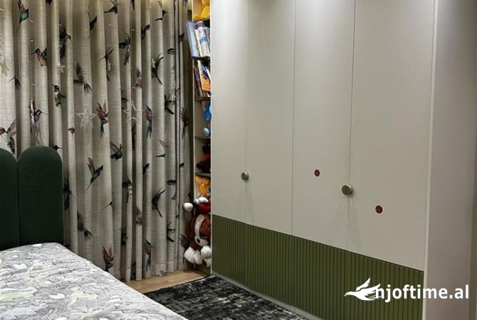 Shtepi ne shitje Apartament ne Tirane, 2+1, Mobilimi E mobiluar, Pagesa 252,900  Euro.