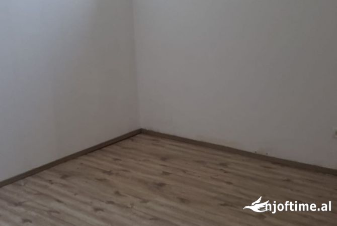 Shtepi me qera Apartament ne Tirane, 2+1, Mobilimi Pjeserisht e mobiluar, Pagesa 450  Euro.
