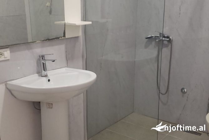 Shtepi me qera 2+1 ne Tirane - 450 Euro