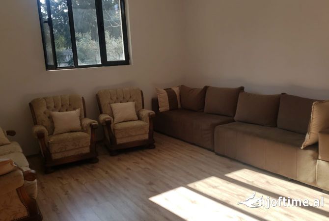 Shtepi me qera 2+1 ne Tirane - 450 Euro