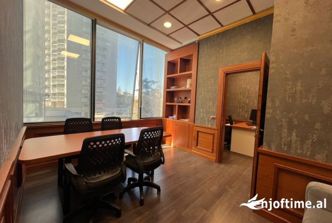 Jepet zyre me qera tek Kullat Binjake , kati 2 qender biznesi 