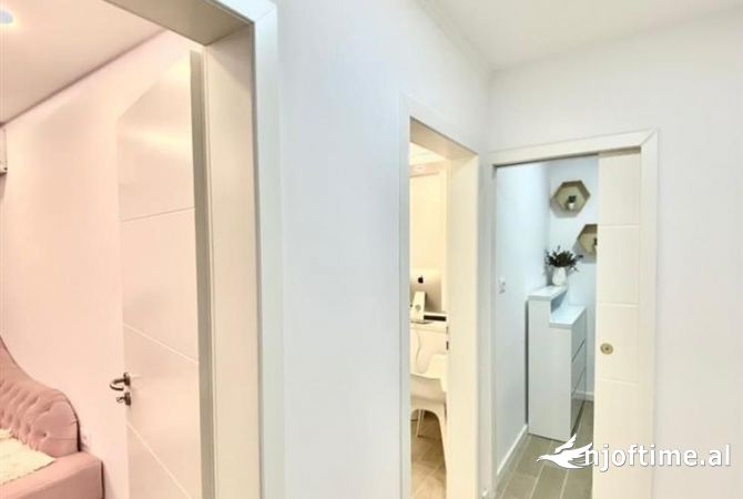 Ambient biznesi me qera 3+1 ne Tirane - 800 Euro