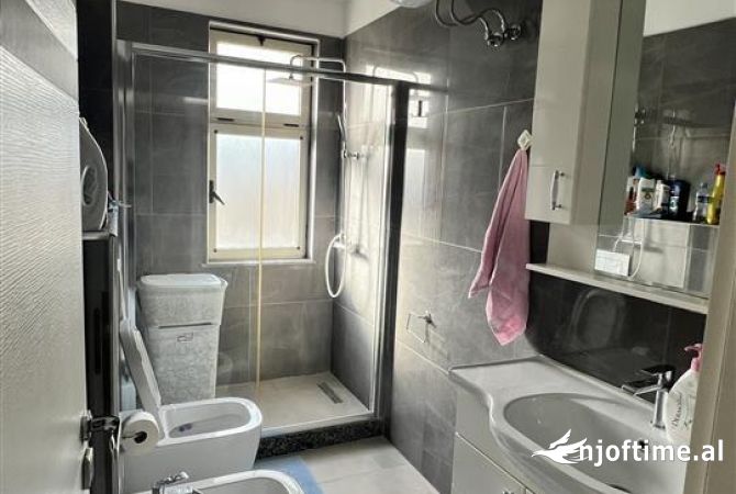 Shtepi me qera 3+1 ne Tirane - 900 Euro