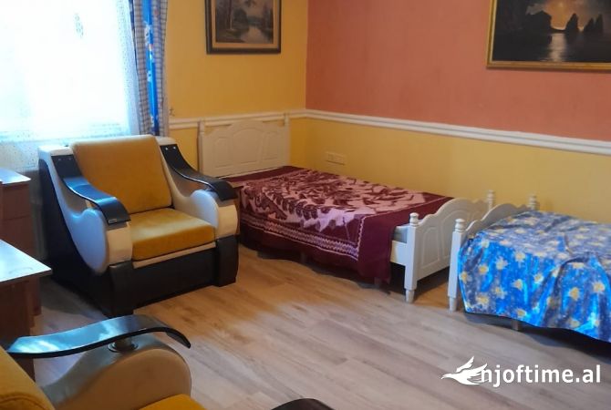 Shtepi me qera Shtepi Private ne Tirane, 2+1, Mobilimi E mobiluar, Pagesa 48,000  Leke.