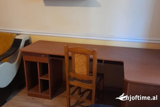 Shtepi me qera Shtepi Private ne Tirane, 2+1, Mobilimi E mobiluar, Pagesa 48,000  Leke.