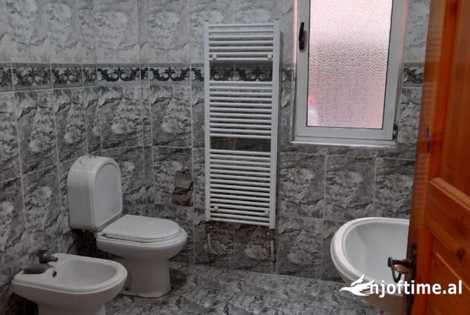 Shtepi me qera Shtepi Private ne Tirane, 2+1, Mobilimi E mobiluar, Pagesa 48,000  Leke.