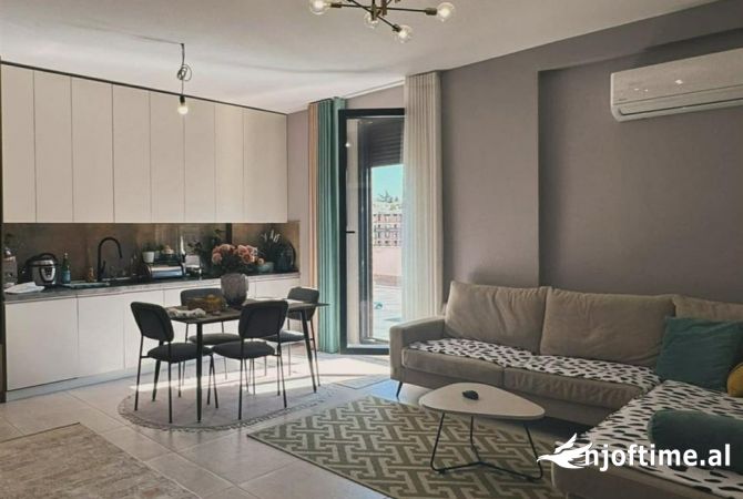 Shtepi ne shitje Apartament ne Tirane, 2+1, Mobilimi E mobiluar, Pagesa 280,000  Euro.