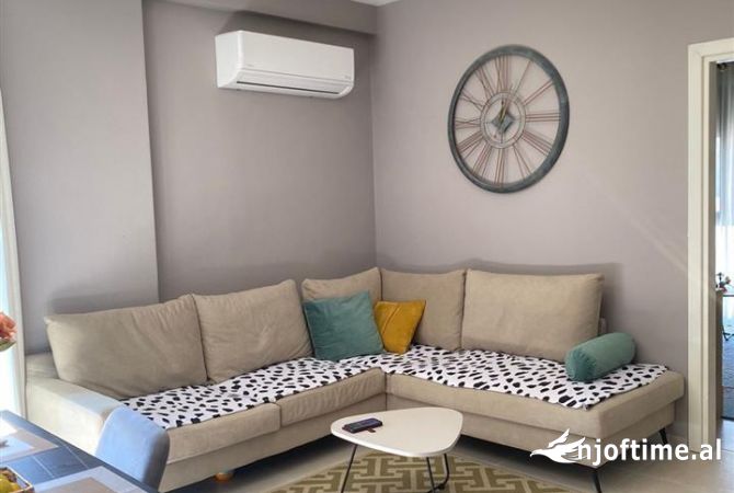 Shtepi ne shitje Apartament ne Tirane, 2+1, Mobilimi E mobiluar, Pagesa 280,000  Euro.