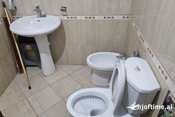 Shtepi me qera Apartament ne Tirane, 2+1, Mobilimi E mobiluar, Pagesa 35,000  Leke.
