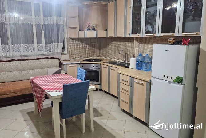 Shtepi me qera Apartament ne Tirane, 2+1, Mobilimi E mobiluar, Pagesa 35,000  Leke.