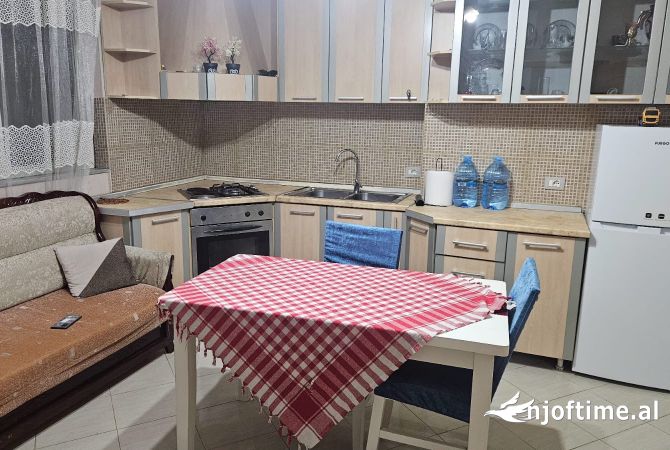 Shtepi me qera Apartament ne Tirane, 2+1, Mobilimi E mobiluar, Pagesa 35,000  Leke.