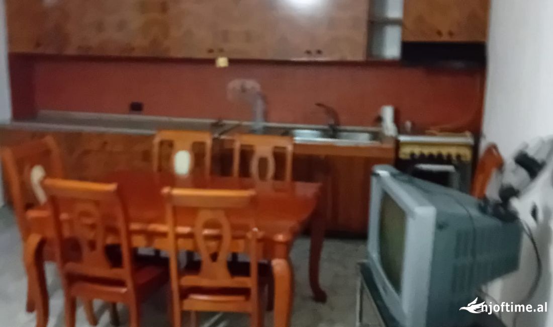 Shtepi me qera Shtepi Private ne Tirane, 2+1, Mobilimi E mobiluar, Pagesa 40,000  Leke.