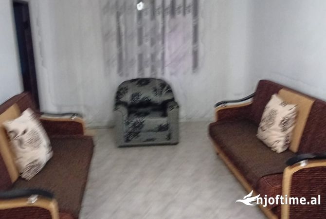 Shtepi me qera Shtepi Private ne Tirane, 2+1, Mobilimi E mobiluar, Pagesa 40,000  Leke.