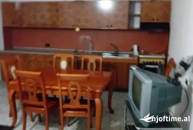 Shtepi me qera 2+1 ne Tirane - 40,000 Leke