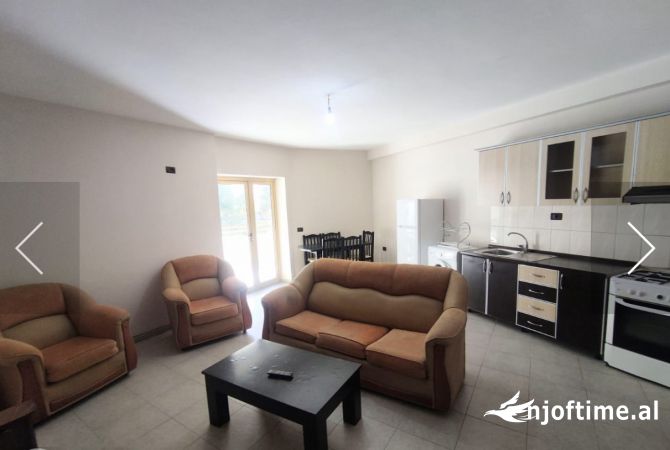 Shtepi ne shitje Apartament ne Tirane, 2+1, Mobilimi Pjeserisht e mobiluar, Pagesa 93,000  Euro.