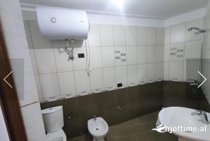 Shtepi ne shitje Apartament ne Tirane, 2+1, Mobilimi Pjeserisht e mobiluar, Pagesa 93,000  Euro.