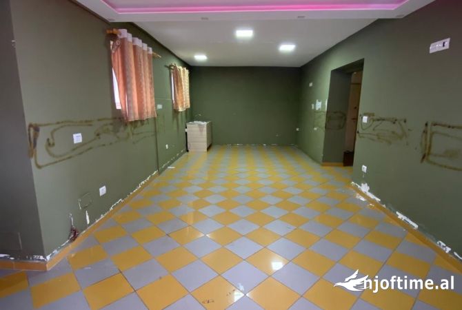 Ambient biznesi me qera 1+1 ne Tirane - 300 Euro