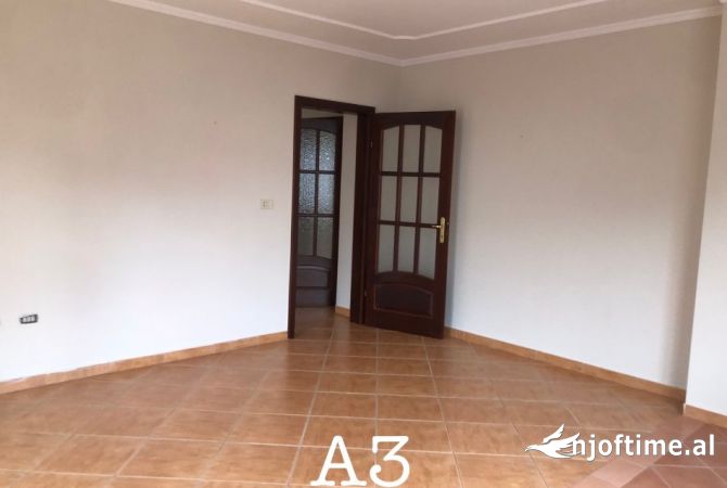 Ambient biznesi me qera 3+1 ne Tirane - 1,900 Euro
