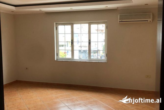 Ambient biznesi me qera 3+1 ne Tirane - 1,900 Euro