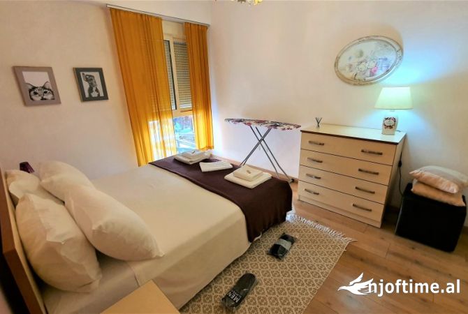 Shtepi me qera Apartament ne Tirane, 1+1, Mobilimi E mobiluar, Pagesa 750  Euro.