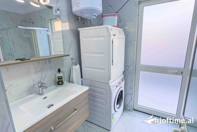 Shtepi me qera Vila Luksoze ne Tirane, 2+1, Mobilimi E mobiluar, Pagesa 1,250  Euro.