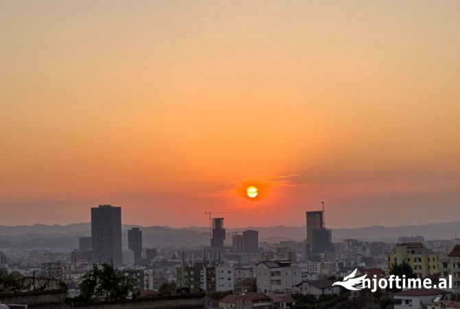 Shtepi me qera Vila Luksoze ne Tirane, 2+1, Mobilimi E mobiluar, Pagesa 1,250  Euro.