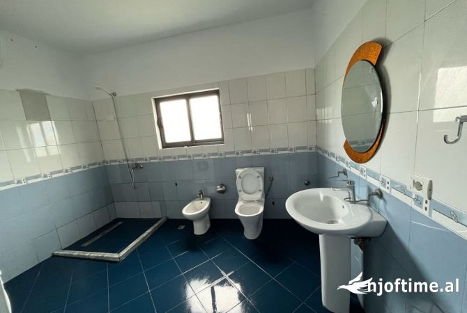 Shtepi me qera 2+1 ne Tirane - 40,000 Leke