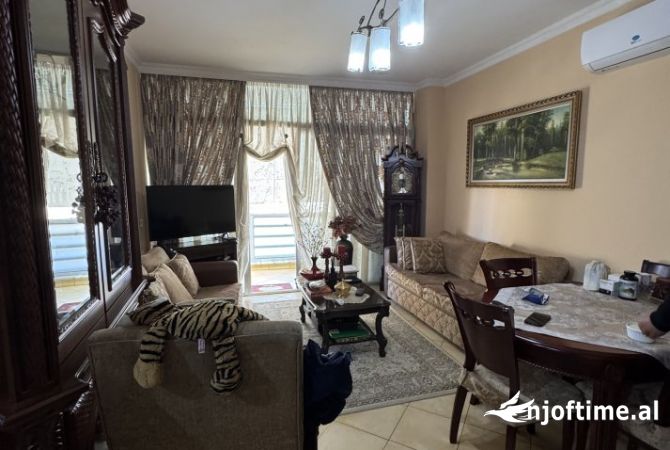 Shtepi ne shitje Apartament ne Tirane, 2+1, Mobilimi E mobiluar, Pagesa 162,000  Euro.