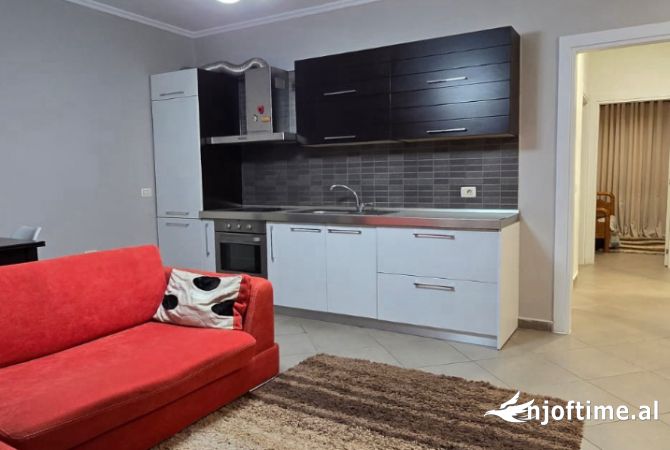 Shtepi me qera Apartament ne Tirane, 1+1, Mobilimi E mobiluar, Pagesa 60,000  Leke.