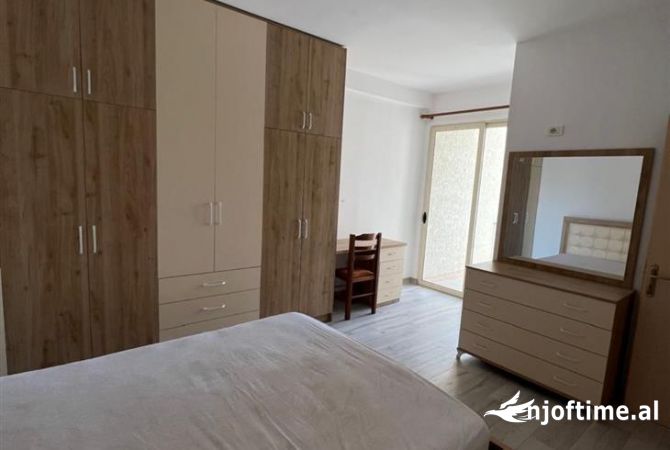 Shtepi me qera Apartament ne Tirane, 2+1, Mobilimi E mobiluar, Pagesa 50,000  Leke.
